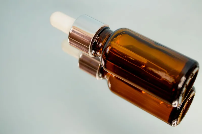 L'Alchimie des Sérums : Ces Concentrés d'Excellence qui Révolutionnent Votre Peau de l'Intérieur