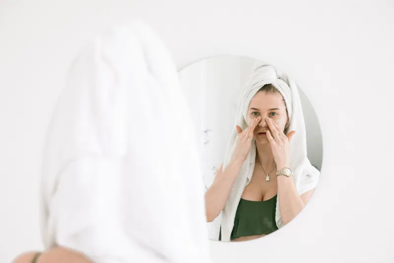 Peau et Hormones : Le Guide Complet pour Adapter sa Beauté à Chaque Phase de son Cycle